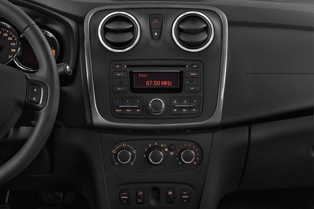 Dacia Sandero (Baujahr 2013) Laurï¿½ate 5 Türen Mittelkonsole
