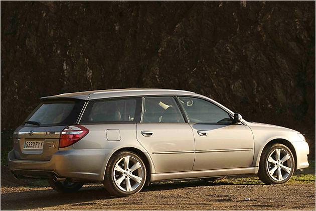 Serienmäßig steht der Legacy Kombi Diesel auf 17-Zoll-Alufelgen