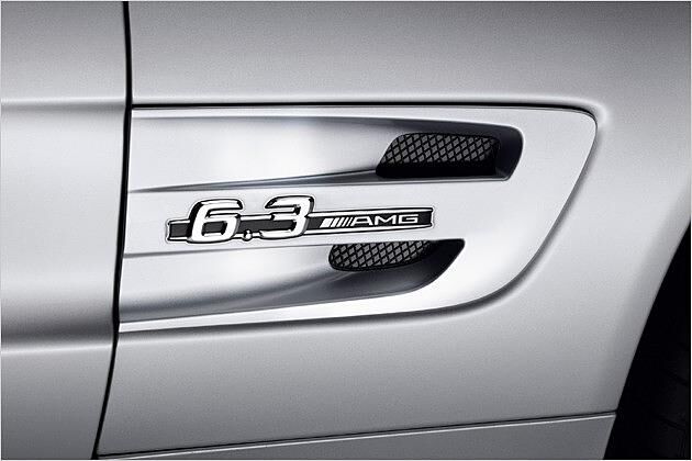 "6.3 AMG"-Schriftzug an den seitlichen Luftauslässen