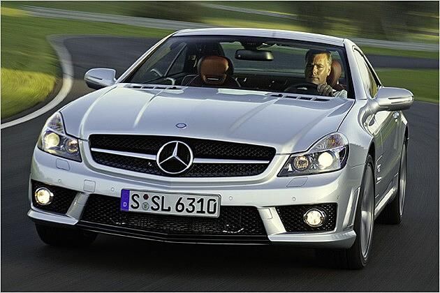 Das Dach des SL schließt sich in 16 Sekunden