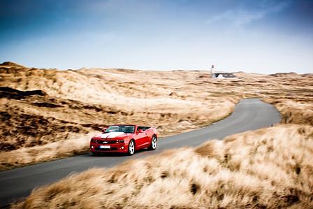 Das Coupe beschleunigt von 0 auf 100 km/h in 5,2 Sekunden, das Cabrio und 5,4 Sekunden.