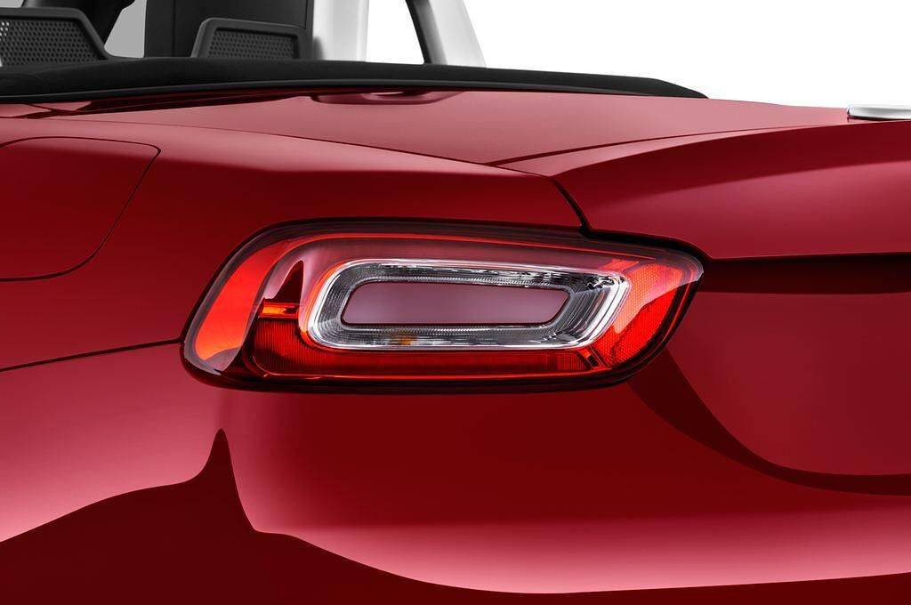 FIAT 124 Spider (Baujahr 2016) Lusso 2 Türen Rücklicht
