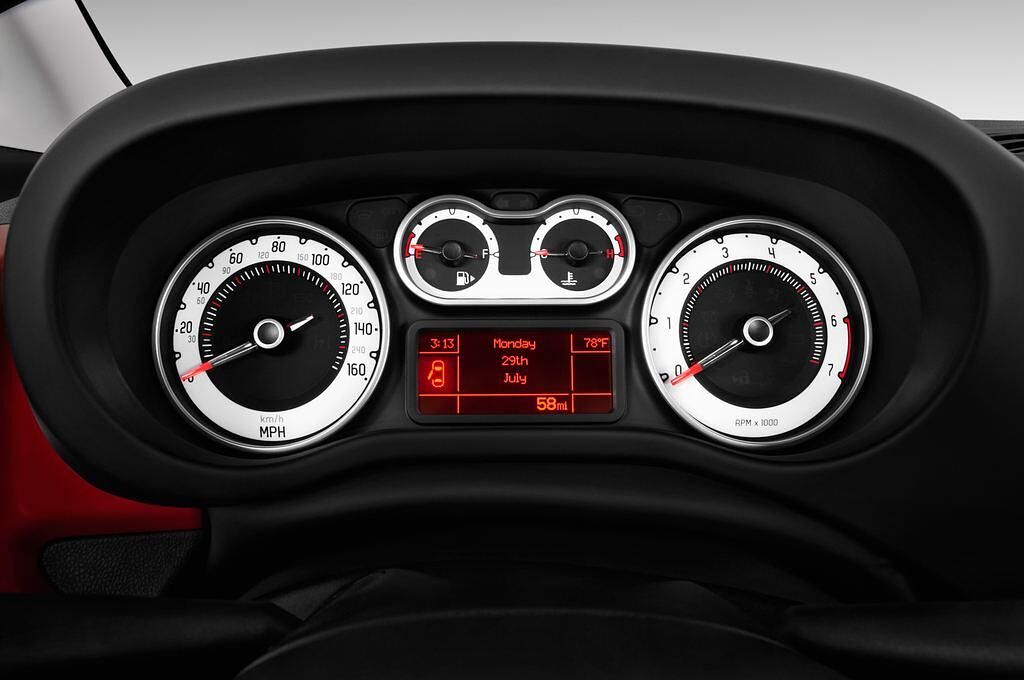 FIAT 500L (Baujahr 2014) Pop Star 5 Türen Tacho und Fahrerinstrumente