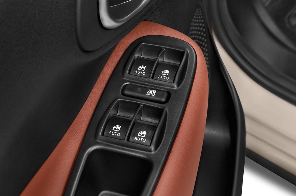 FIAT 500L (Baujahr 2014) Trekking 5 Türen Bedienungselemente Tür