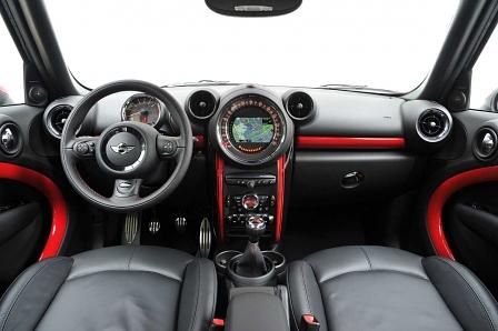 Das Cockpit des Mini John Cooper Works Countryman.