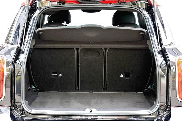 Der Gepäckraum fasst eher bescheidene 350 Liter