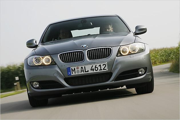 Für 970 Euro Aufpreis gibt es Xenon-Licht mit Corona-Ringen