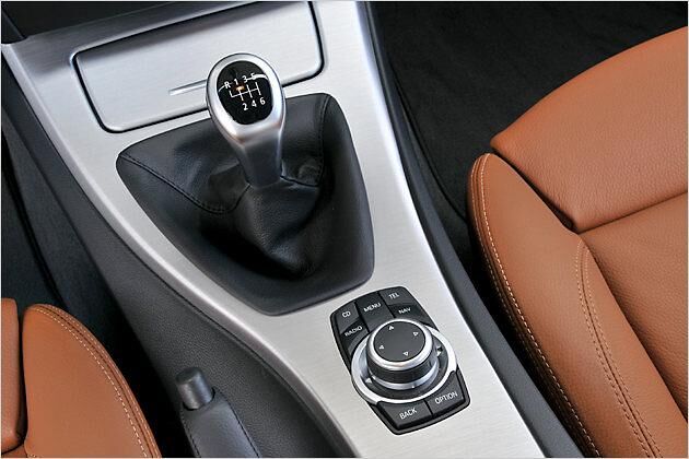 Der iDrive-Controller ist jetzt von Direktwahl-Tasten umgeben