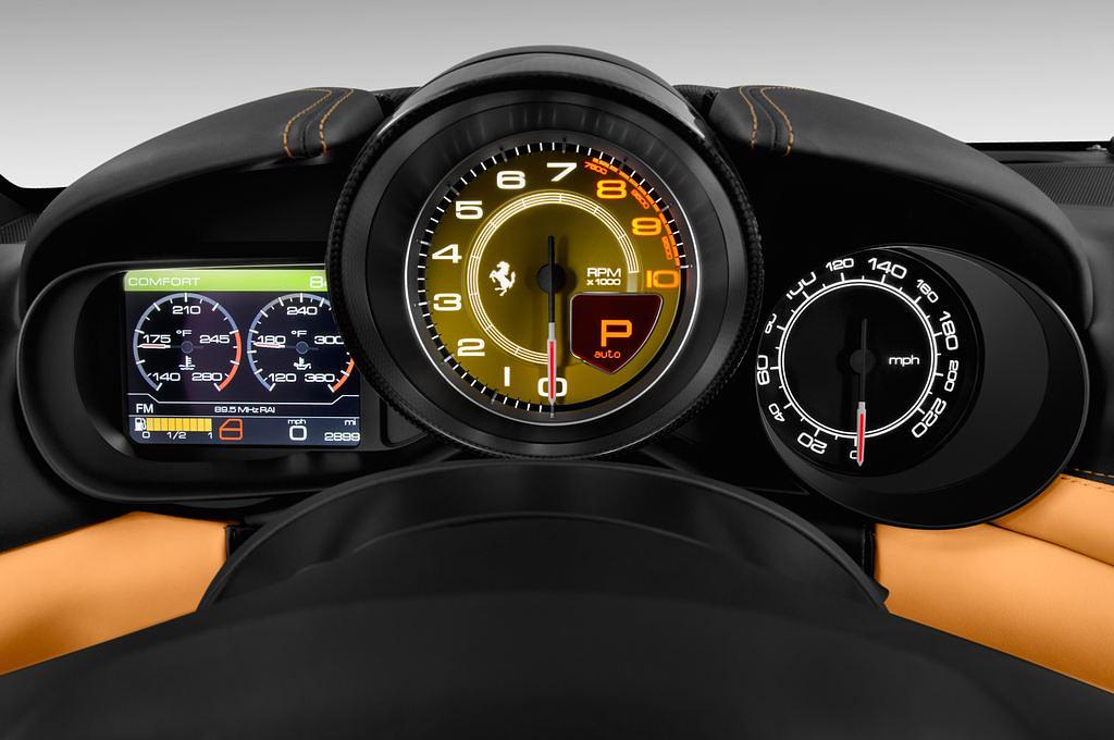 Ferrari California T (Baujahr 2014) T 2 Türen Tacho und Fahrerinstrumente