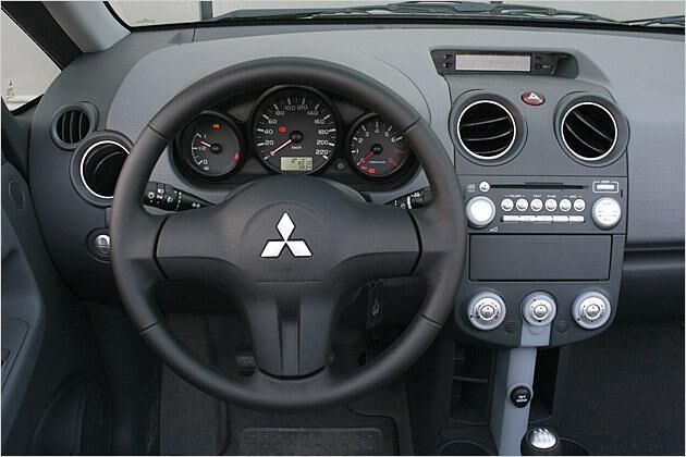 Cockpit des Colt CZC: Einfach aber ausreichend für ein Stadtauto