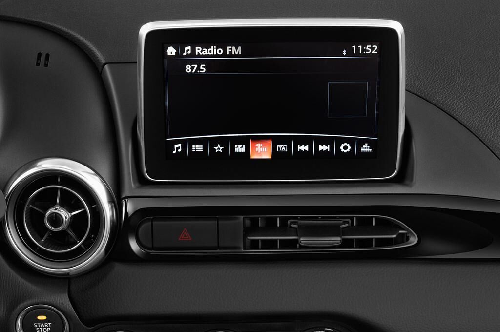 FIAT 124 Spider (Baujahr 2016) Lusso 2 Türen Radio und Infotainmentsystem