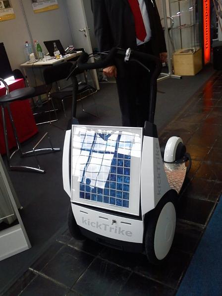 Auch ein Exemplar mit Solarzellen hat Constin in seiner Prototypen-Kollektion.