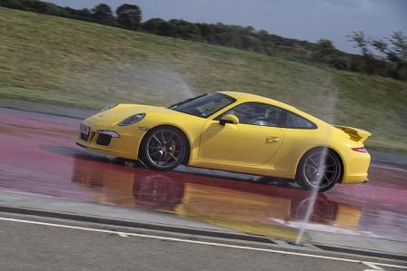 Fertig für den Handling-Parcours: Rennhelme im Porsche Human Performance Center Silverstone