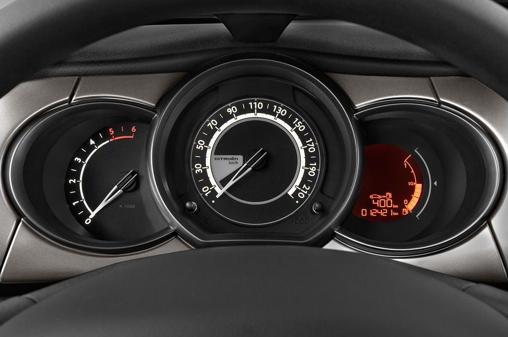 Citroen C3 (Baujahr 2015) Tendance 5 Türen Tacho und Fahrerinstrumente