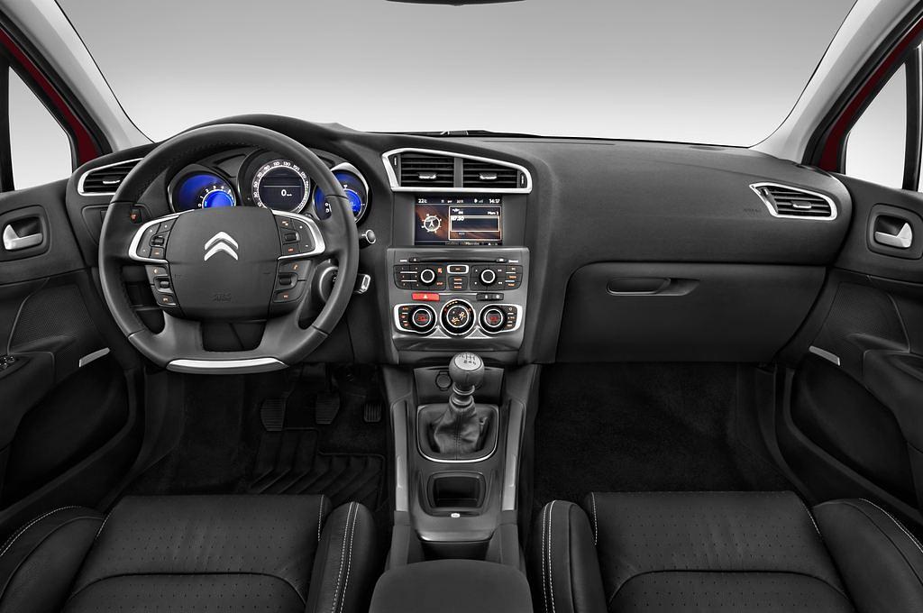 Citroen C4 (Baujahr 2011) Exclusive 5 Türen Cockpit und Innenraum