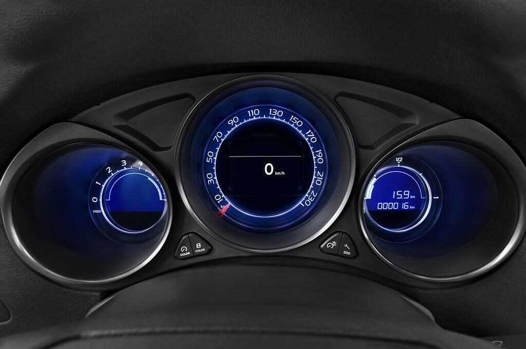 Citroen C4 (Baujahr 2011) Exclusive 5 Türen Tacho und Fahrerinstrumente
