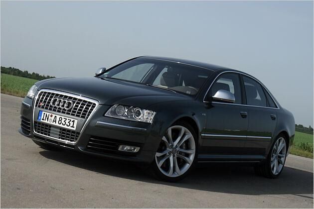 Mächtiger Grill und 20-Zoll-Felgen: Der Audi S8