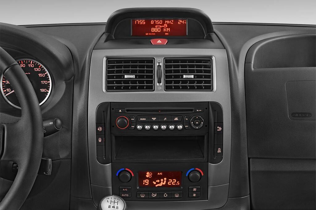 FIAT Scudo (Baujahr 2015) 2.0 Multijet 130 Dpf L1H1 Ex 5 Türen Mittelkonsole
