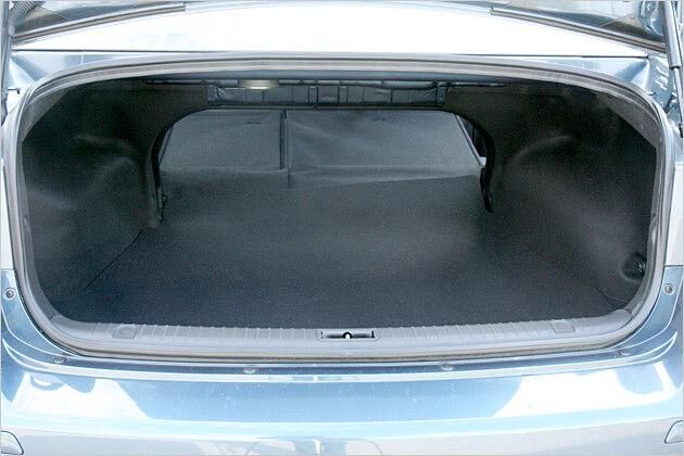 Die umgelegten Rücksitzlehnen erweitern die Transportmöglichkeiten des Koreaners
