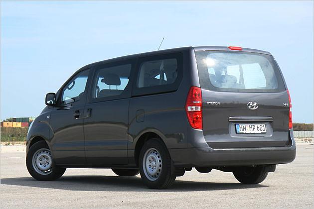 Praktisch: Auch auf der Fahrerseite gibt es eine Schiebetür