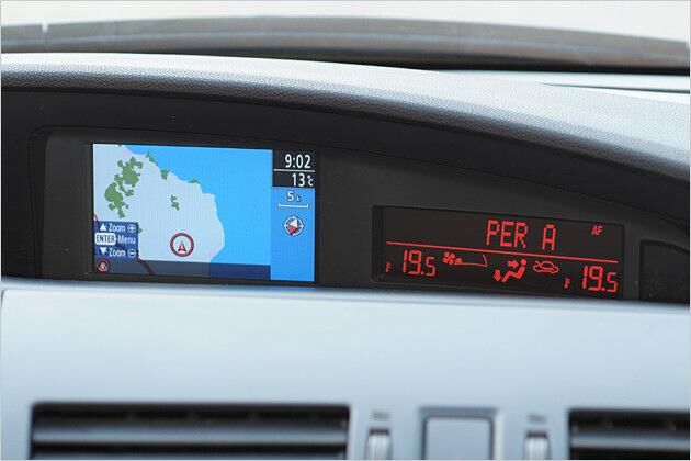Dürfte etwas größer sein: das Navigationsdisplay auf dem Armaturenbrett