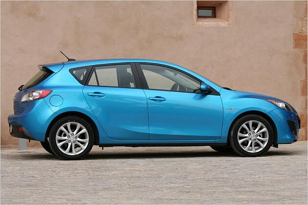 Die nach unten gezogenen Seitenscheiben verleihen dem neuen Mazda 3 eine aggressive Optik