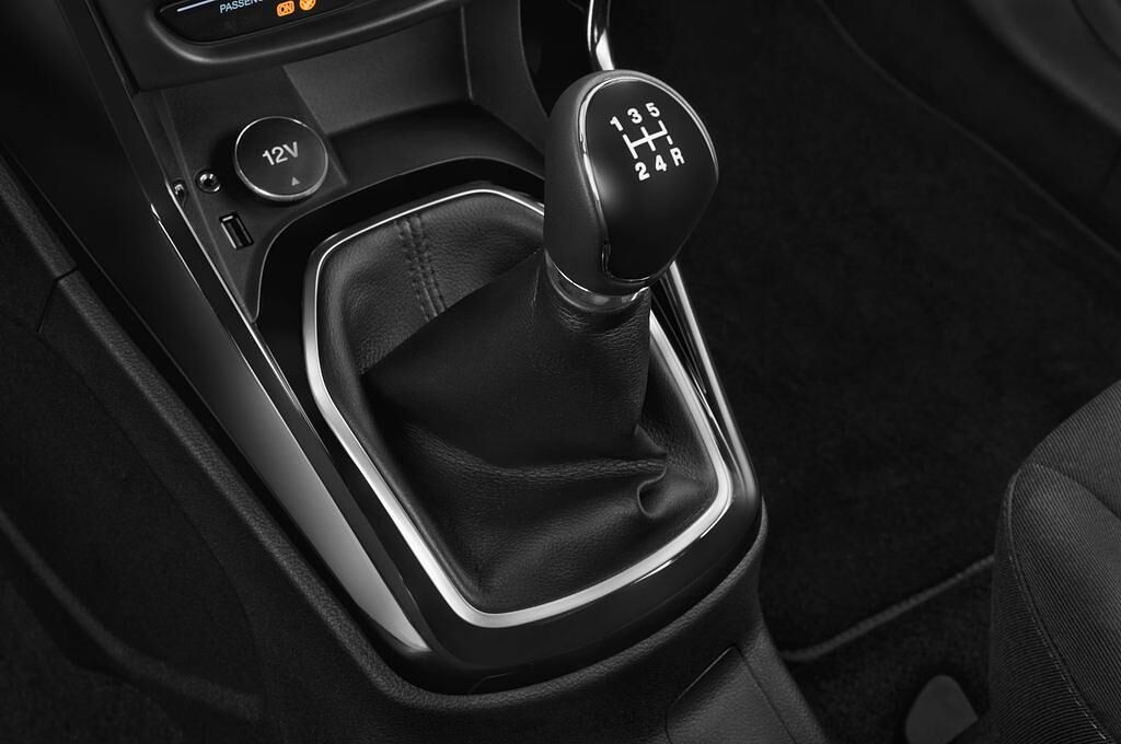 Ford B-Max (Baujahr 2013) Titanium 5 Türen Schalthebel