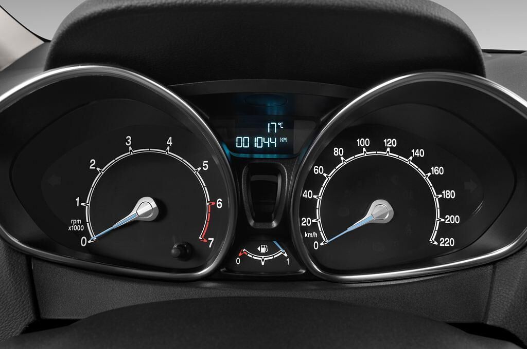 Ford B-Max (Baujahr 2013) Titanium 5 Türen Tacho und Fahrerinstrumente