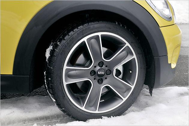 Die schwarz lackierten 17-Zöller kosten 1.340 Euro Aufpreis
