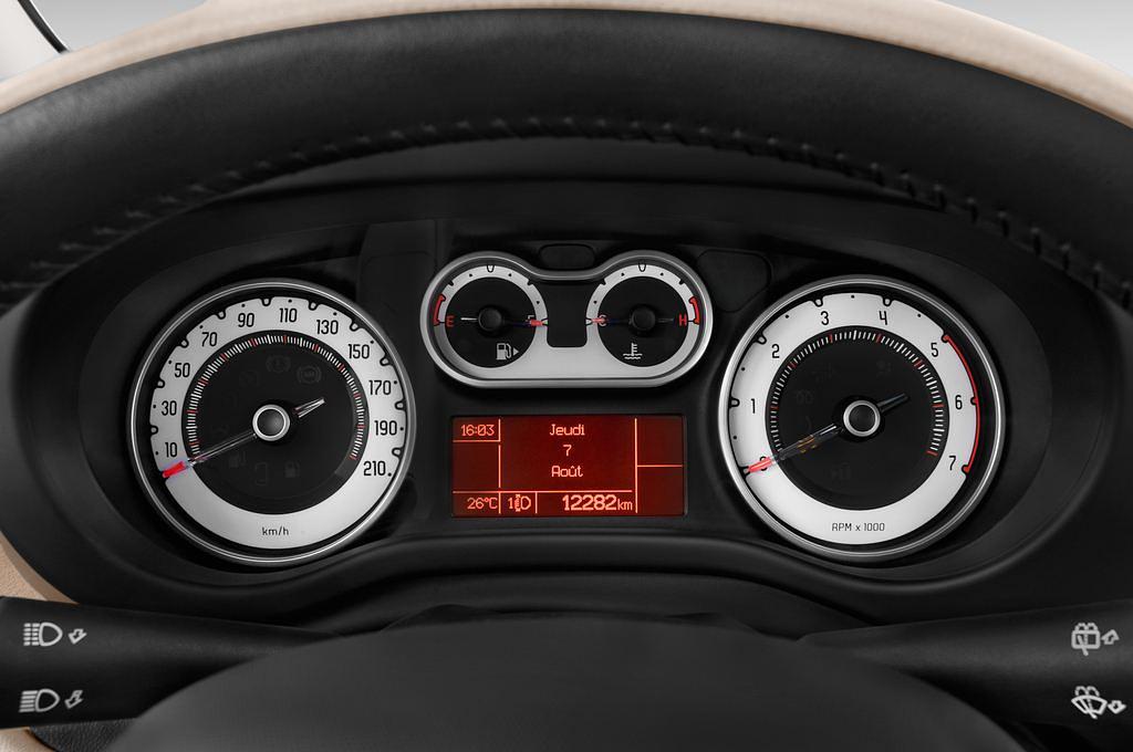 FIAT 500L (Baujahr 2015) Lounge 5 Türen Tacho und Fahrerinstrumente