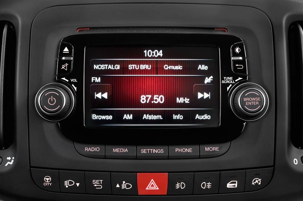 FIAT 500L (Baujahr 2015) Trekking 5 Türen Radio und Infotainmentsystem