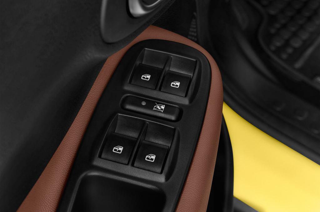 FIAT 500L (Baujahr 2015) Trekking 5 Türen Bedienungselemente Tür