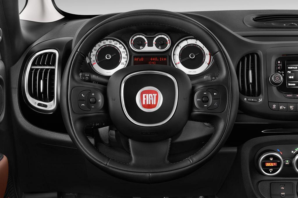 FIAT 500L (Baujahr 2015) Trekking 5 Türen Lenkrad