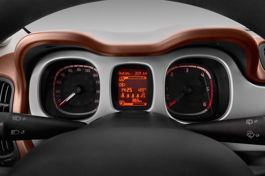 FIAT Panda (Baujahr 2017) Cross 5 Türen Tacho und Fahrerinstrumente