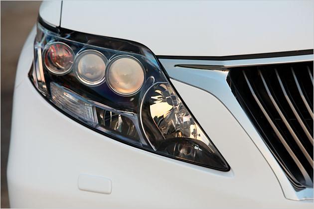 Optional sind die Frontscheinwerfer in LED-Technik erhältlich