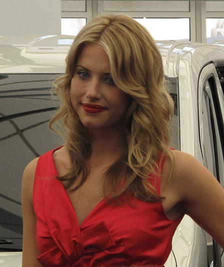 Barcelona Autoshow 2009: Model auf dem Nissan-Stand