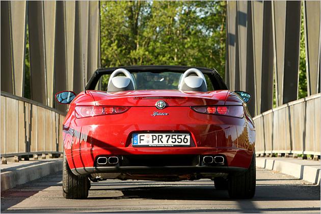 Bulliges Spider-Heck mit vier Endrohren