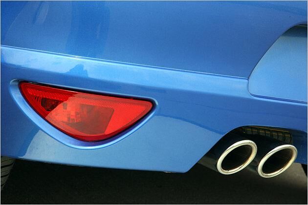Die Abgase des Clio GT werden durch eine Auspuffanlage mit Doppelendrohr entsorgt