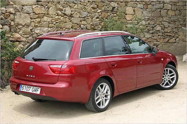 Auch die Rückleuchten wurden im Vergleich zum Audi A4 Avant modifiziert