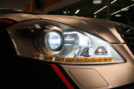Mercedes-Benz Experimental Sicherheits Fahrzeug ESF 2009: Partielles Fernlicht