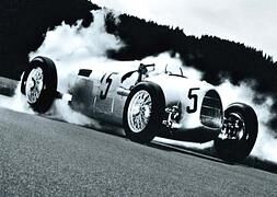 Autoklassiker: 75 Jahre Silberpfeile - Ringe und Stern