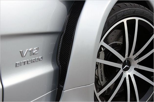 V12 Biturbo: Ein paar Buchstaben und zwei Zahlen, die an der Ampel für Angst und Schrecken sorgen