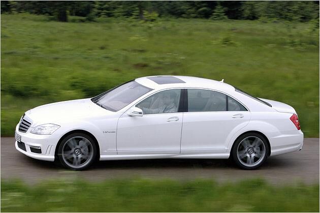 Der S 65 AMG ist 5,25 Meter lang und hat einen Radstand von 3,16 Meter