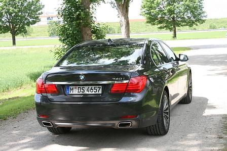 BMW 740i