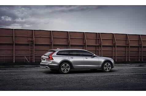 Volvo V90 Cross Country D5 AWD braucht 5,3 l/100 km