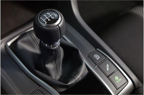 Es gibt auch eine CVT-Automatik, die großartige Sechsgang-Box wirkt aber deutlich homogener und passender