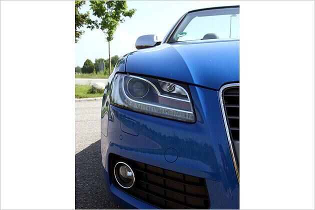 Der Wagen hat ab Werk Xenon-Scheinwerfer