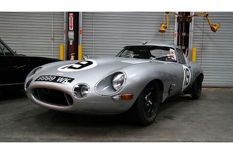 Dieser Jaguar E-Type mit der Chassisnummer 880400 ist ein echtes Schmuckstück.