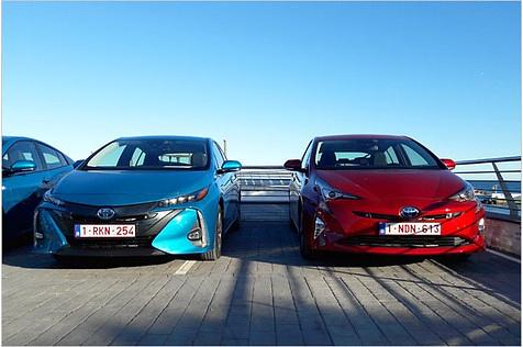 Deutlicher Unterschied: Der Plug-in-Prius (links) und der normale Prius im Vergleich