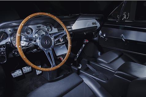 Das Cockpit des Ford Mustang Eleanor
